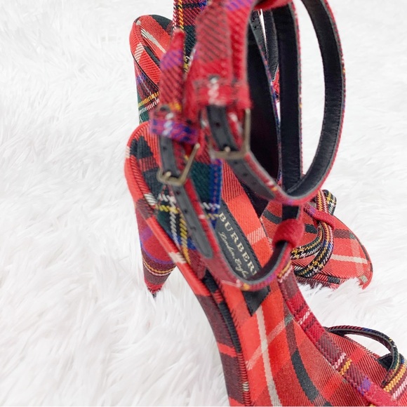 Burberry Red Checkered Canvas T Strap Sandals Tartan Wool Cone-heel Size 35.5 - Picture 5 of 12
